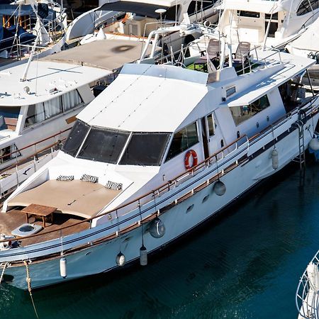 Habitacion Marineria Boat Aloha Барселона Екстериор снимка