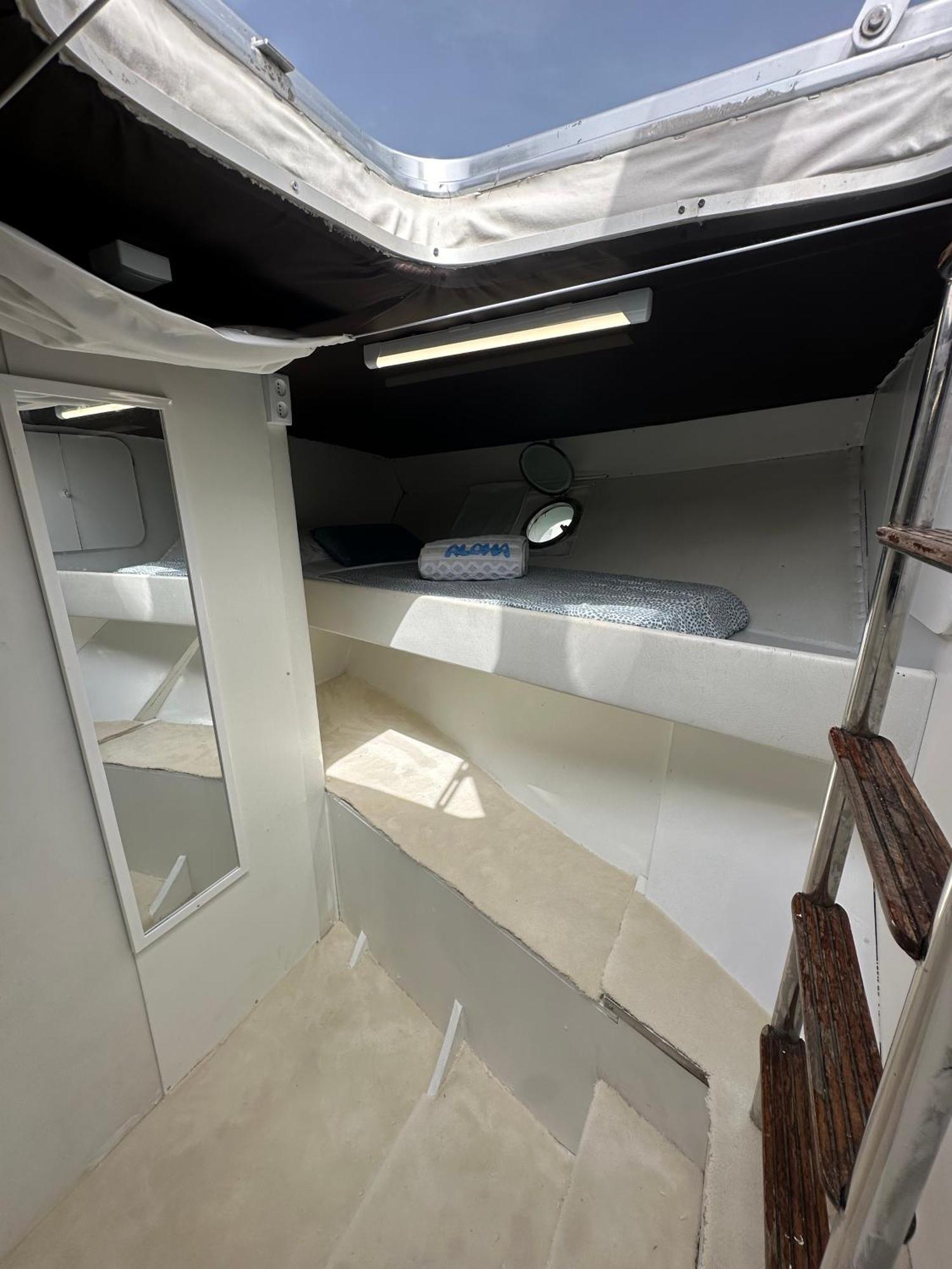 Habitacion Marineria Boat Aloha Барселона Екстериор снимка