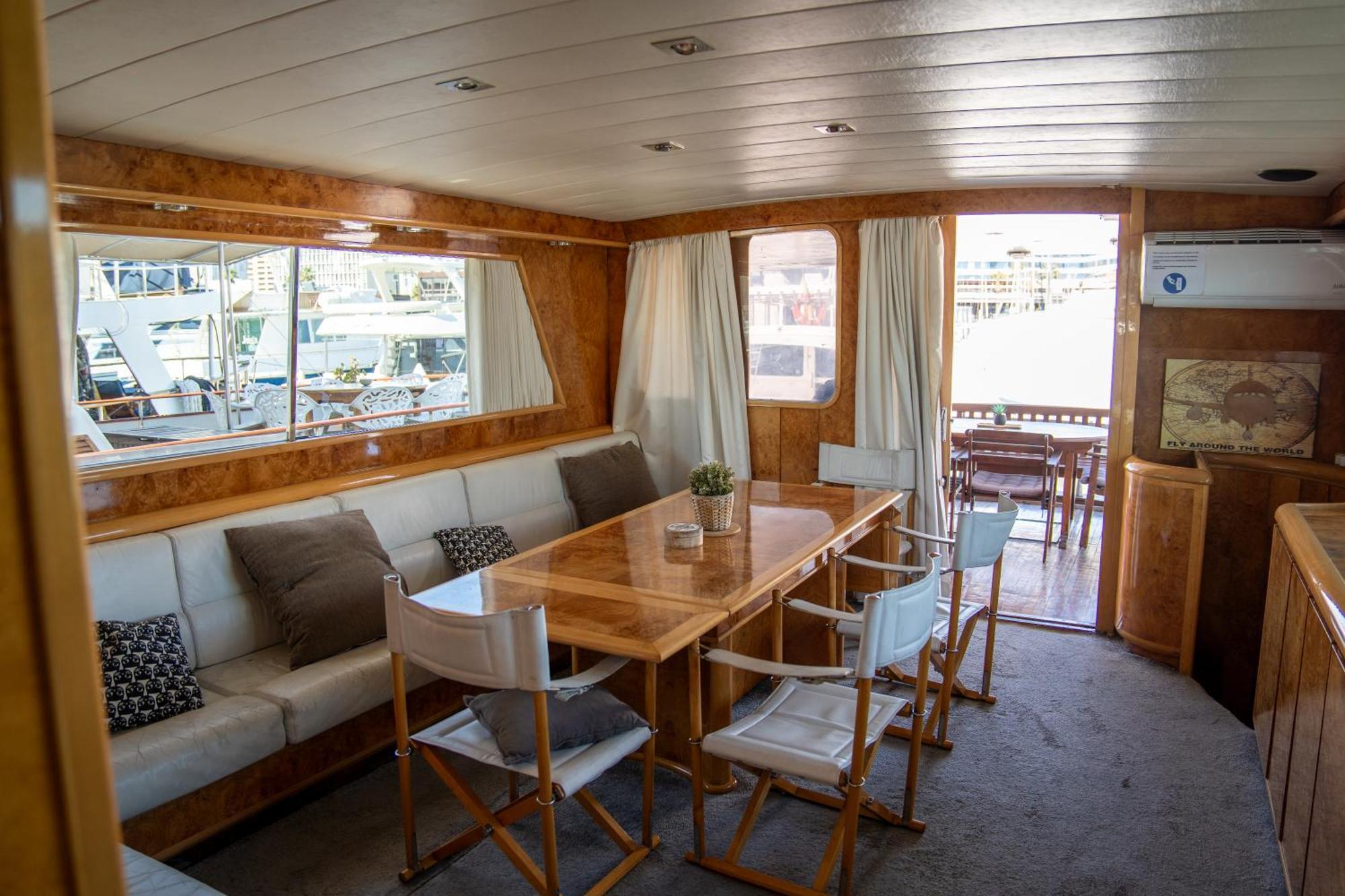 Habitacion Marineria Boat Aloha Барселона Екстериор снимка