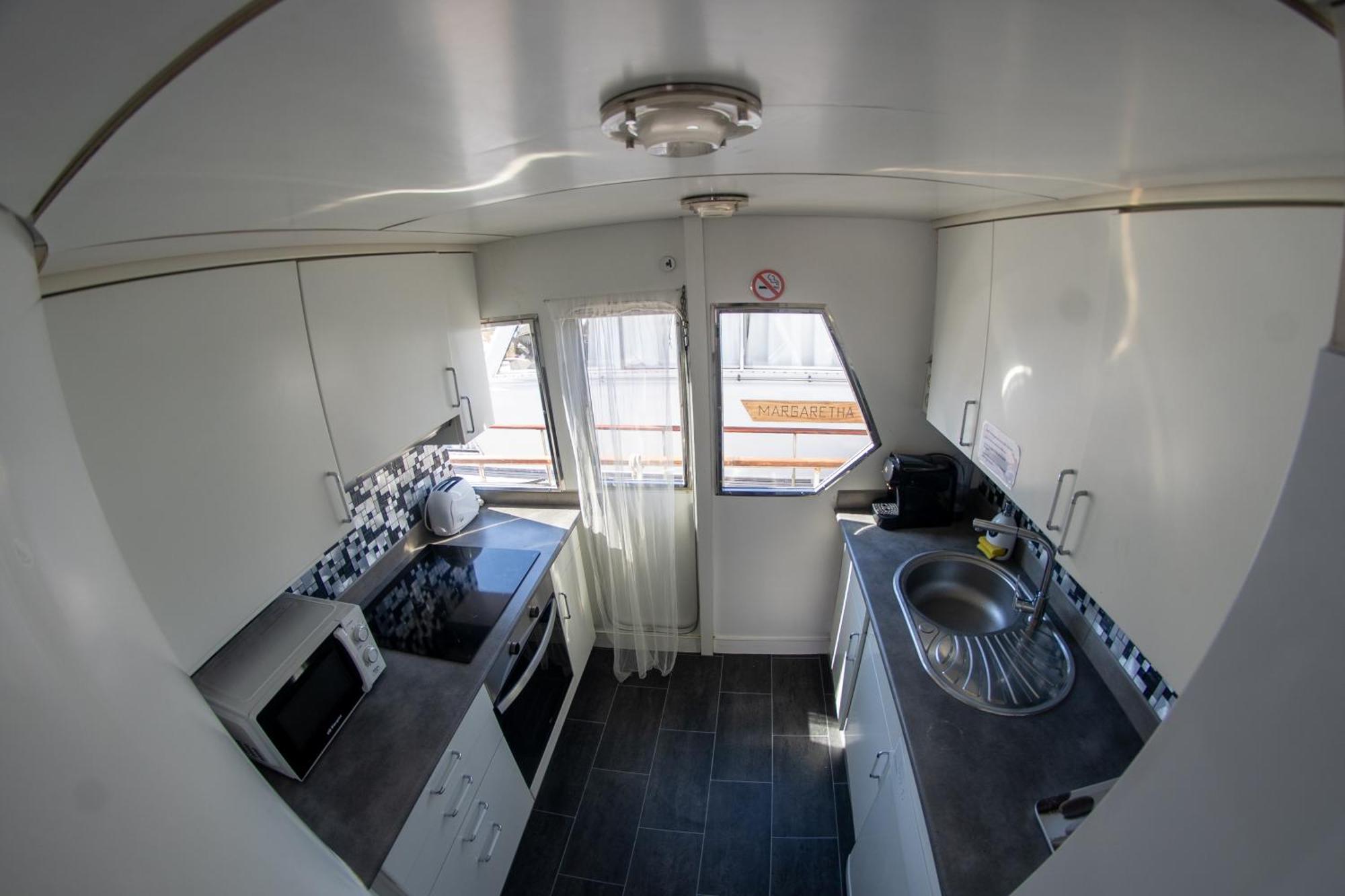 Habitacion Marineria Boat Aloha Барселона Екстериор снимка