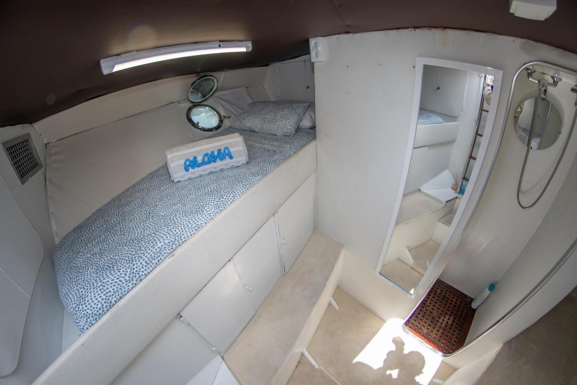 Habitacion Marineria Boat Aloha Барселона Екстериор снимка